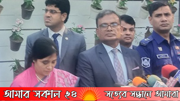 ফেনী জেলা প্রশাসকের কার্যালয়ে নির্বাচন কমিশনার আনিসুর রহমানের বিবাদে সভা