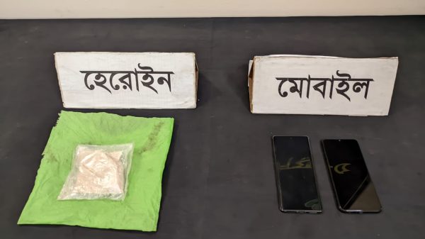 রাজশাহীতে হিরোইন সহ দুই মাদক ব্যবসায়ীকে গ্রেফতার করেছে র‍্যাব-৫