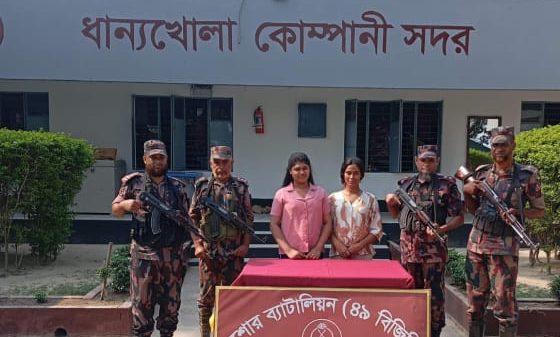 সীমান্ত দিয়ে অবৈধভাবে প্রবেশকালে ২ বাংলাদেশি হিজরা আটক