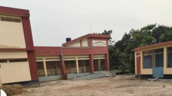 নওগাঁয় স্কুলে দেরিতে আসায় শিক্ষককে শোকজ