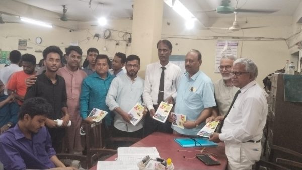 গণঅধিকার পরিষদের লিফলেট বিতরণ কর্মসূচী
