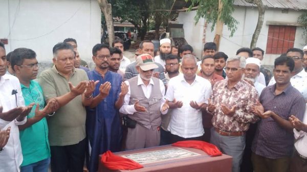 কলেজ হবে বিশ্ববিদ্যালয় — সাবেক এমপি লালু