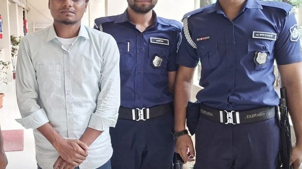 নিয়োগ পরীক্ষায় প্রক্সি দিতে গিয়ে আটক, এক মাসের কারাদণ্ড