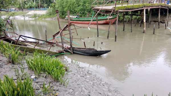 মোরেলগঞ্জে ব্রিজ ধসে তরকারি ব্যবসায়ীর মৃত্যু