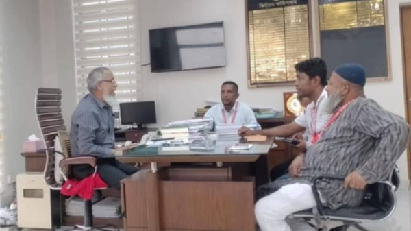 নেছারাবাদকে একক আসনের দাবিতে স্মারকলিপি