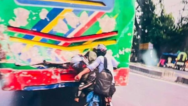 দুই বাসের চাপায় মোটরসাইকেল আরোহী দুই যুবক নি.হ.ত