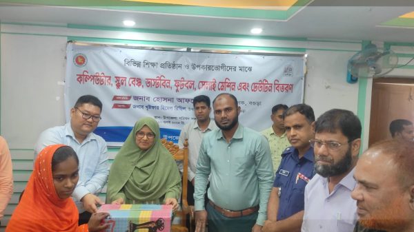 ধুনটে দুঃস্থদের মাঝে উপকরণ ও শিক্ষা প্রতিষ্ঠানে সামগ্রী বিতরণ