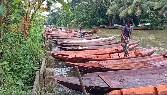 "দেশের সবচেয়ে বড় নৌকার হাট এখন আটঘর-কুড়িয়ানায়"