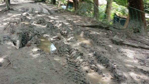পটুয়াখালীতে সড়কের বেহাল দশা দুর্ভোগ চরমে