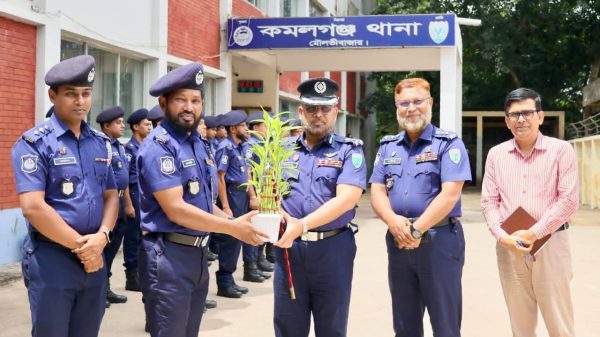 কমলগঞ্জ থানা পরিদর্শনে সিলেট রেঞ্জ ডিআইজি মোঃ মুশফেকুর রহমান