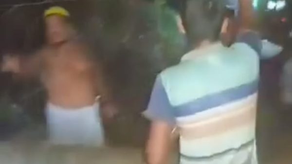 নওগাঁর পোরশায় গাছ ফেলে ডাকাতি ছিনিয়ে নিলো টাকা-মোবাইল