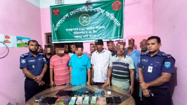 যৌথ বাহিনীর অভিযানে ১২ জুয়ারীকে আটক করা হয়েছে।