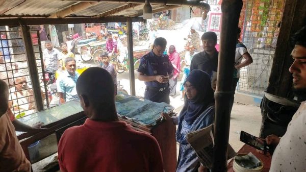 ভ্রাম্যমাণ আদালতের অভিযানে ৩ হোটেলকে জরিমানা