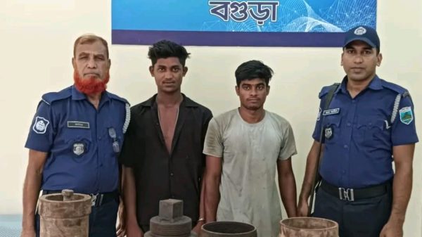 শাজাহানপুরে রিতা এন্টারপ্রাইজে চুরি: চোরাই মালসহ দুইজন আটক