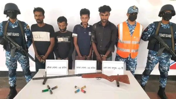 সুন্দরবন থেকে চার বনদস্যু আটক করেছে কোস্টগার্ড