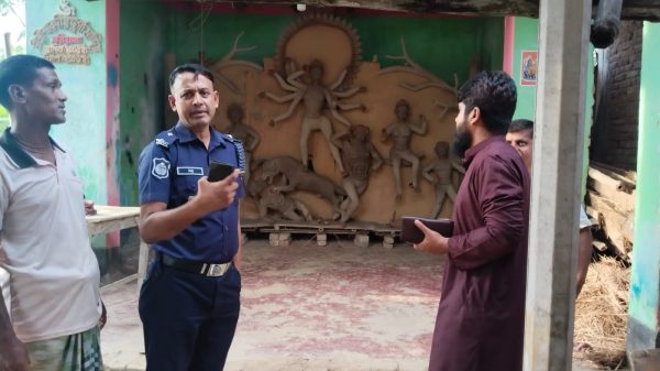 নওগাঁর পোরশায় পূজা উপলক্ষে ৮টি পুজামণ্ডপ পরিদর্শন