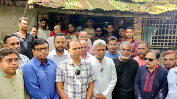 বাগেরহাটে ক্যান্সার আক্রান্ত পরিবারের পাশে দাঁড়ালেন তারেক রহমান