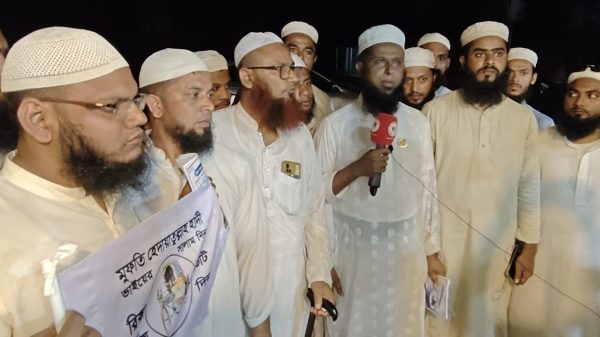 হোসেনপুরে খেলাফত মজলিস প্রার্থী হেদায়েতুল্লাহ হাদীর গণসংযোগ