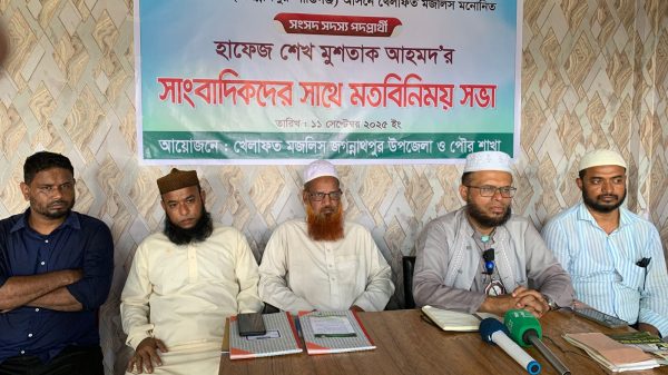 সাংবাদিকদের সাথে খেলাফত মজলিস প্রার্থীর মতবিনিময়