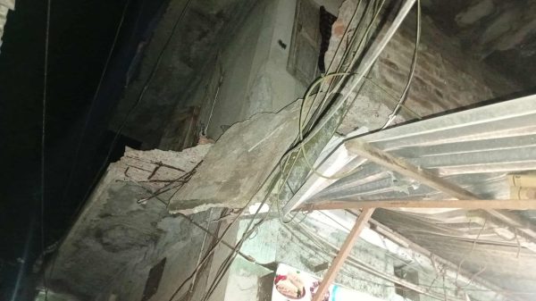 নলছিটিতে দেয়াল ধসে আহত ২