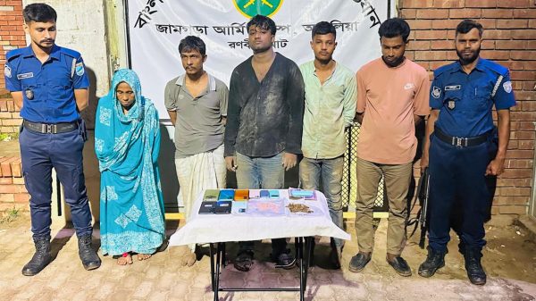 আশুলিয়ায় যৌথ অভিযানে ইয়াবা-গাঁজাসহ ৫ মাদক ব্যবসায়ী আটক