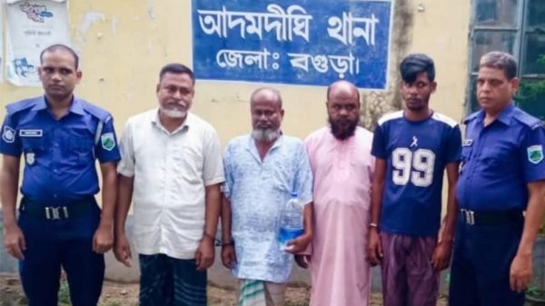 বগুড়ার বাঁশঝাড়ে জুয়ার আসর চারজন গ্রেফতার