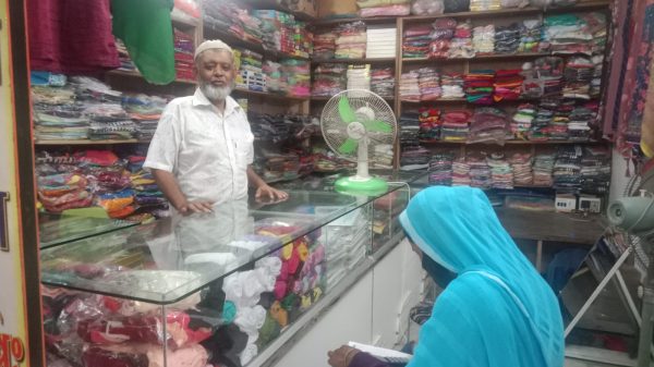 দুর্গাপূজা সামনে, জমে উঠেছে কেনাকাটা