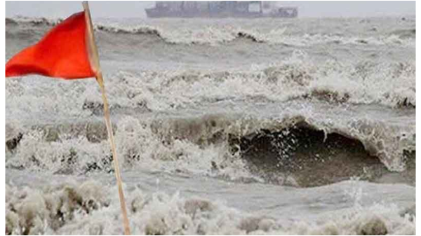 টার্গেট করা ছাত্রীদের আলাদা ঘরে রাখতেন ‘দিল্লি বাবা’
