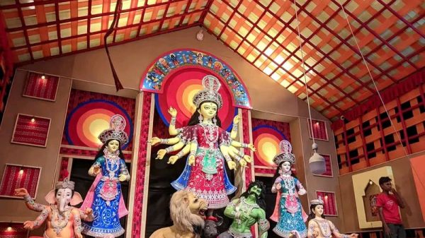 আজ বিজয়া দশমীর মধ্যে দিয়ে সমাপ্ত হচ্ছে শারদীয় দুর্গোৎসব।