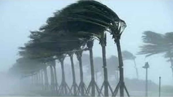 রাতে ১৭ জেলায় ৬০ কিমি বেগে ঝড়ের পূর্বাভাস