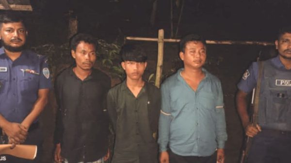 বান্দরবানে চাঁদাবাজির অভিযোগে ৩ জন আটক