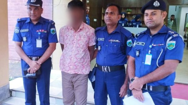 নওগাঁয় আন্তঃজেলা ডাকাত চক্রের এক সদস্য গ্রেফতার মোটরসাইকেল উদ্ধার
