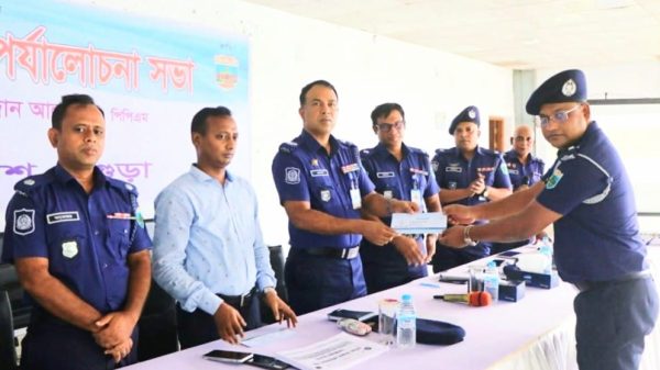 বগুড়া সদর থানার ওসি হাসান বাসির টানা দ্বিতীয়বার শ্রেষ্ঠ অফিসার ইনচার্জ নির্বাচিত।