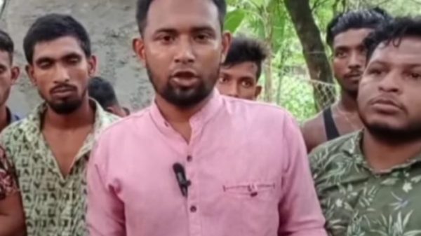 রাস্তা সংস্কারে এগিয়ে এলেন বিএনপির ছাত্রনেতা