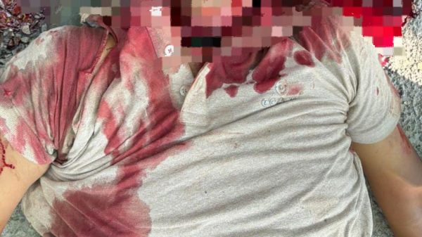 নোয়াখালীতে রাস্তায় প্রকাশ্যে যুবককে গলা কেটে হত্যা