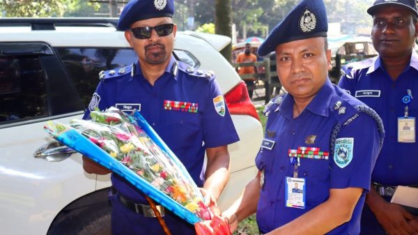 পার্বতীপুর রেলওয়ে থানা পরিদর্শন করলেন রেলওয়ে পুলিশের প্রধান