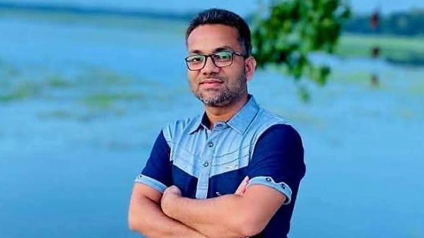 ঘাতক ট্রাক কেরে নিল বাবার প্রান ছেলে আহত।