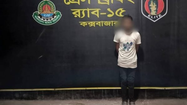 গরু ডাকাতি ও কিশোর হত্যা মামলার মূল আসামি ইকবাল মুয়াজ্জিন ছদ্মবেশে গ্রেফতার