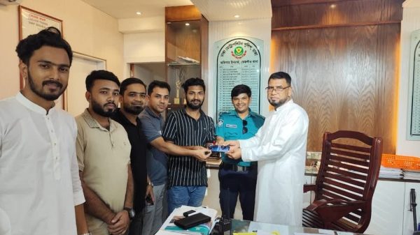 তেজগাঁও কলেজ ছাত্রদলের তৎপরতায় চুরি হওয়া মোবাইল উদ্ধার