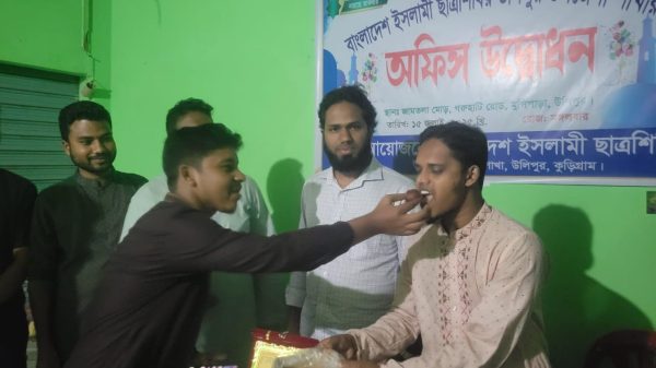 শিরোনাম: উলিপুরে চবি নির্বাহী সদস্য সালমান ফারসিকে সংবর্ধনা