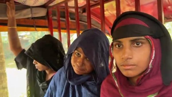 অটোগাড়িতে ছিনতাইয়ের চেষ্টা, ৫ নারী আটক ফরিদপুরে