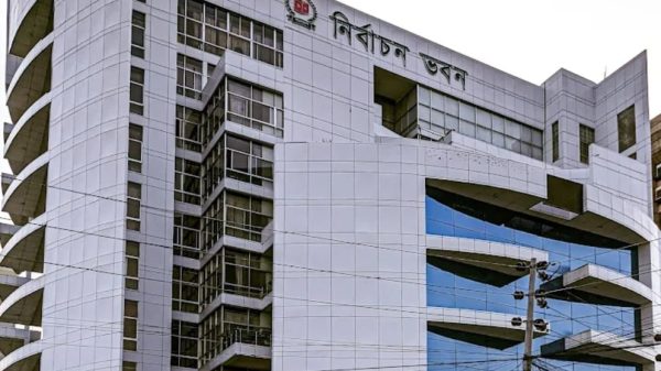 মাঠ পর্যায়ে কর্মকর্তাদের বদলি না হওয়ায় নির্বাচন নিয়ে উদ্বেগ
