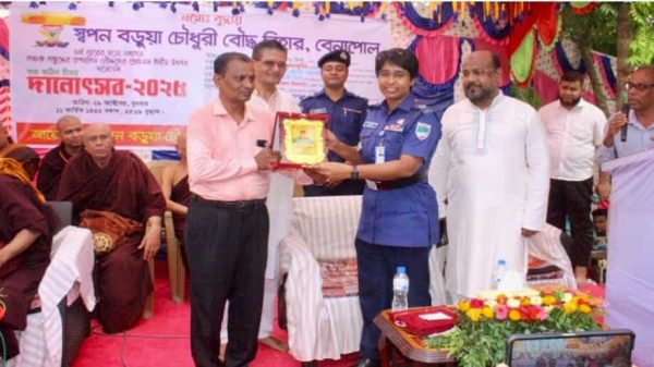 বেনাপোলে বৌদ্ধ ধর্মাবলম্বীদের কঠিন চীবর দানোৎসব অনুষ্ঠিত