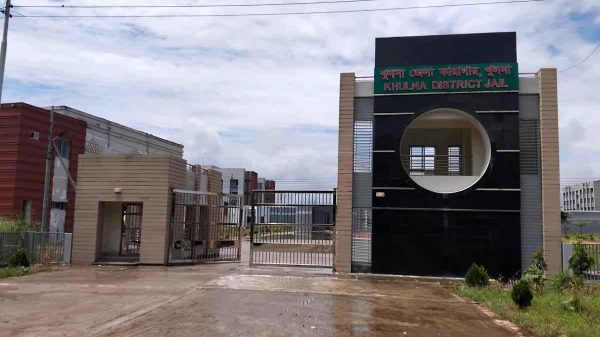 খুলনার নতুন কেন্দ্রীয় কারাগারে বন্দী স্থানান্তর শুরু
