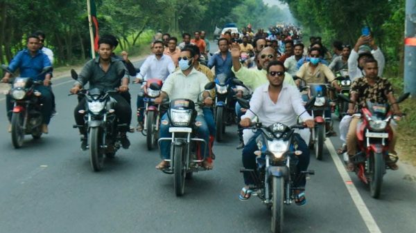 দিনাজপুরে জাকারিয়া বাচ্চুর মোটরসাইকেল শোডাউন ও গণসংযোগ