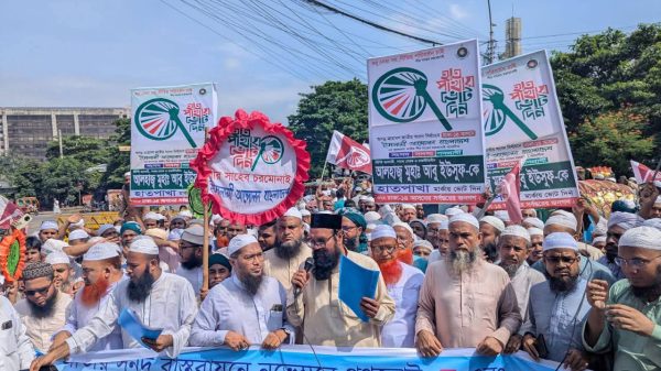 ইসলামী আন্দোলন স্বারকলিপি দিয়েছে, নভেম্বরে গণভোটের দাবি