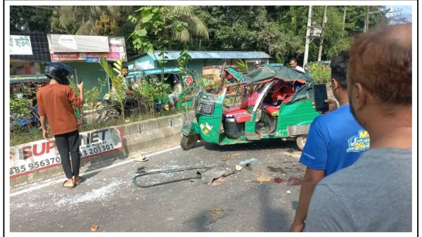 নোয়াখালীতে বাস দুর্ঘটনায় ৩ জন নিহত
