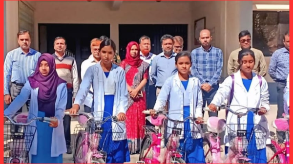 ফুলবাড়ীতে শিক্ষার্থীদের মাঝে বিনামূল্যে বাইসাইকেল বিতরণ: স্বপ্নপথ আরও মসৃণ