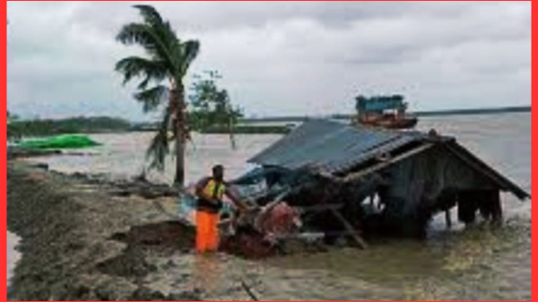 ঠিকাদারের বিরুদ্ধে অনিয়মের অভিযোগ; আমতলীতে জিওব্যাগ ভরাটের কাজ বন্ধ করলো পাউবো