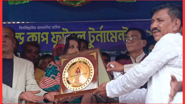 ফরিদপুরের সালথায় মরহুম কেএম ওবায়দুর রহমান ৮ দলীয় গোল্ডকাপ ফুটবলের ফাইনাল ও পুরস্কার বিতরণ অনুষ্ঠিত